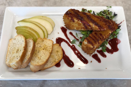 Fried brie with apples and bread